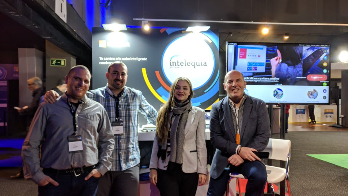 intelequia's tweet image. Comienza el #MSTechSummit con @pillopez muy cerca! #teamintelequia