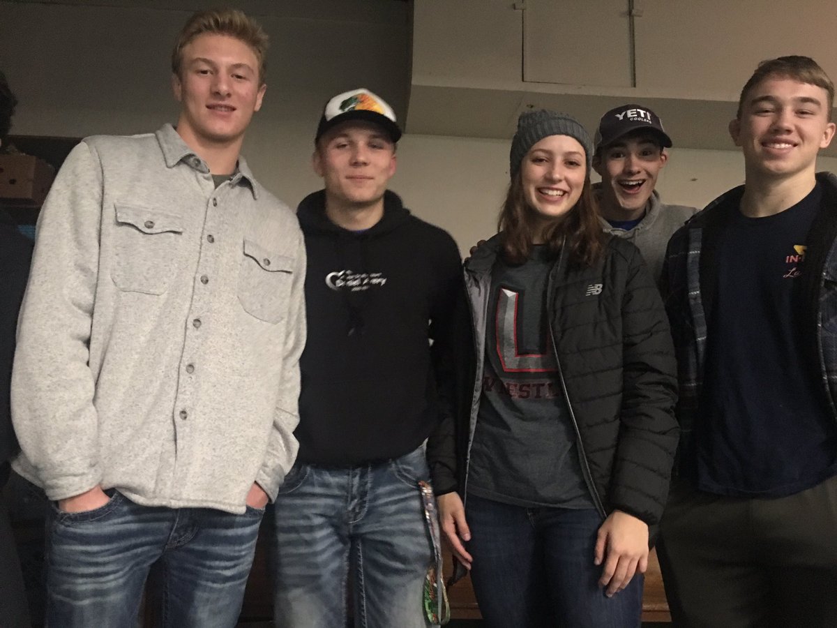 molli12ann's tweet photo. Cute guys and beautiful Chloe @chloeparkker @UTitanWrestling @julibuck @buck_six @NoahTalavera @kyle_brosius https://t.co/zNGmhPSSVi