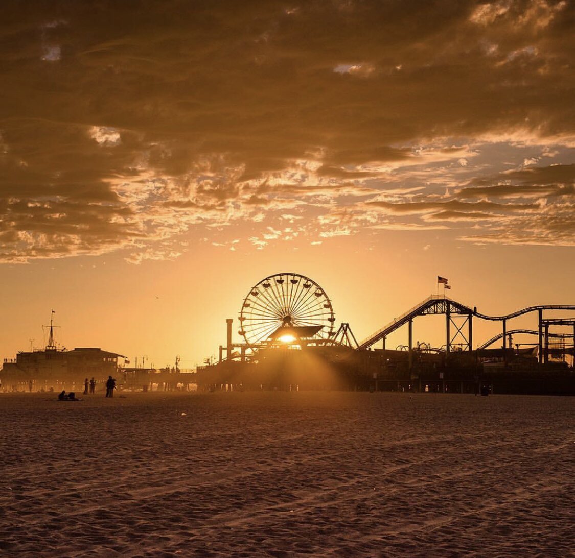 We are thankful for the miracles that happen every single day!  From our family to yours, Happy Thanksgiving!  #hotelcasadelmar #luxuryhotel #thanksgiving #grateful #thankful #lhwtraveler #virtuosotravel <a href="/seesantamonica/">Santa Monica</a> <a href="/santamonicapier/">Santa Monica Pier</a> #santamonicabeach #sunset