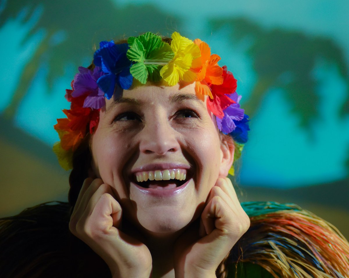 littlelight_cic's tweet photo. The Flying Bedroom - Yn Theatr Clwyd @ClwydTweets 27/28 o Dachwedd/November.  "Absolutely enchanting."   "Amazing"  Dewch i'w weld! Come on an adventure with us!! https://t.co/pE9KNQntsD