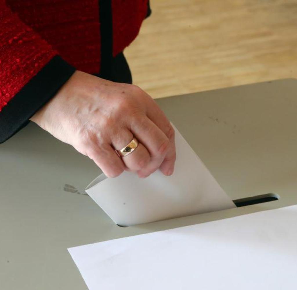 mehr_demokratie's tweet image. In #Hellenthal und #PortaWestfalica laufen derzeit Bürgerentscheide über die Zukunft lokaler Schulen. bit.ly/2Qg1ecy #bürgerentscheid