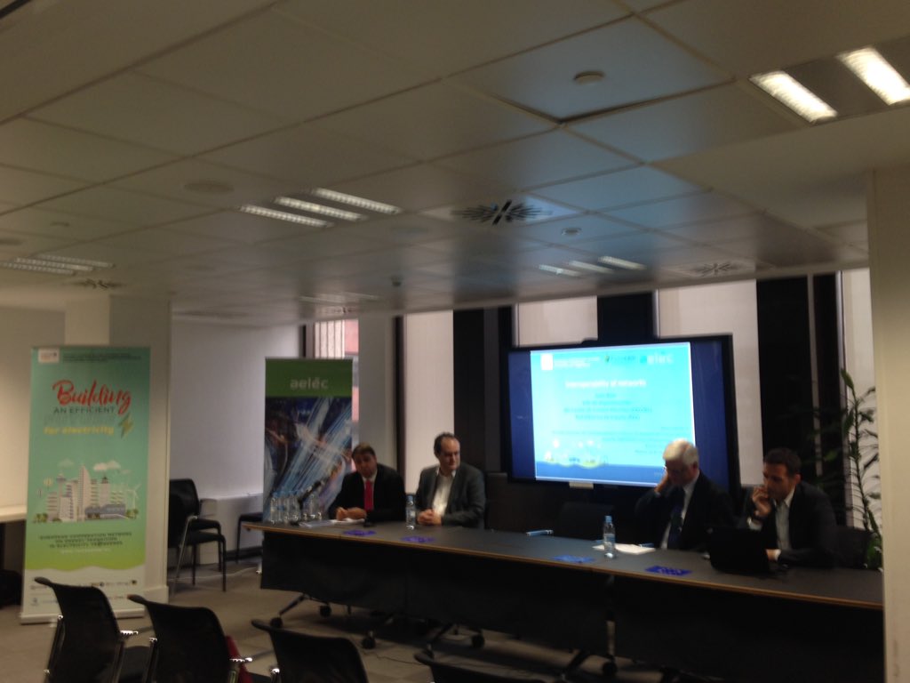Roundtable one: Expected benefits of #interoperability in terms of #PowerSystemOperation. We have the presence of <a href="/RedElectricaREE/">Red Eléctrica</a> <a href="/rte_france/">RTE</a> @Ren_PT