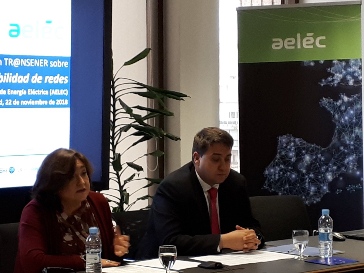 Marina Serrano, presidenta de aelēc, inaugura la sesión sobre #interoperabilidad de redes, organizada por <a href="/Funseam/">Funseam</a>. Afirma que un futuro descarbonizado pasa necesariamente por la #electrificación <a href="/RedElectricaREE/">Red Eléctrica</a> <a href="/REN_PT/">REN</a> <a href="/rte_france/">RTE</a> <a href="/SchneiderES/">SchneiderElectric ES</a> <a href="/Endesa/">endesa</a> <a href="/TRANSENER/">TR@NSENER</a>