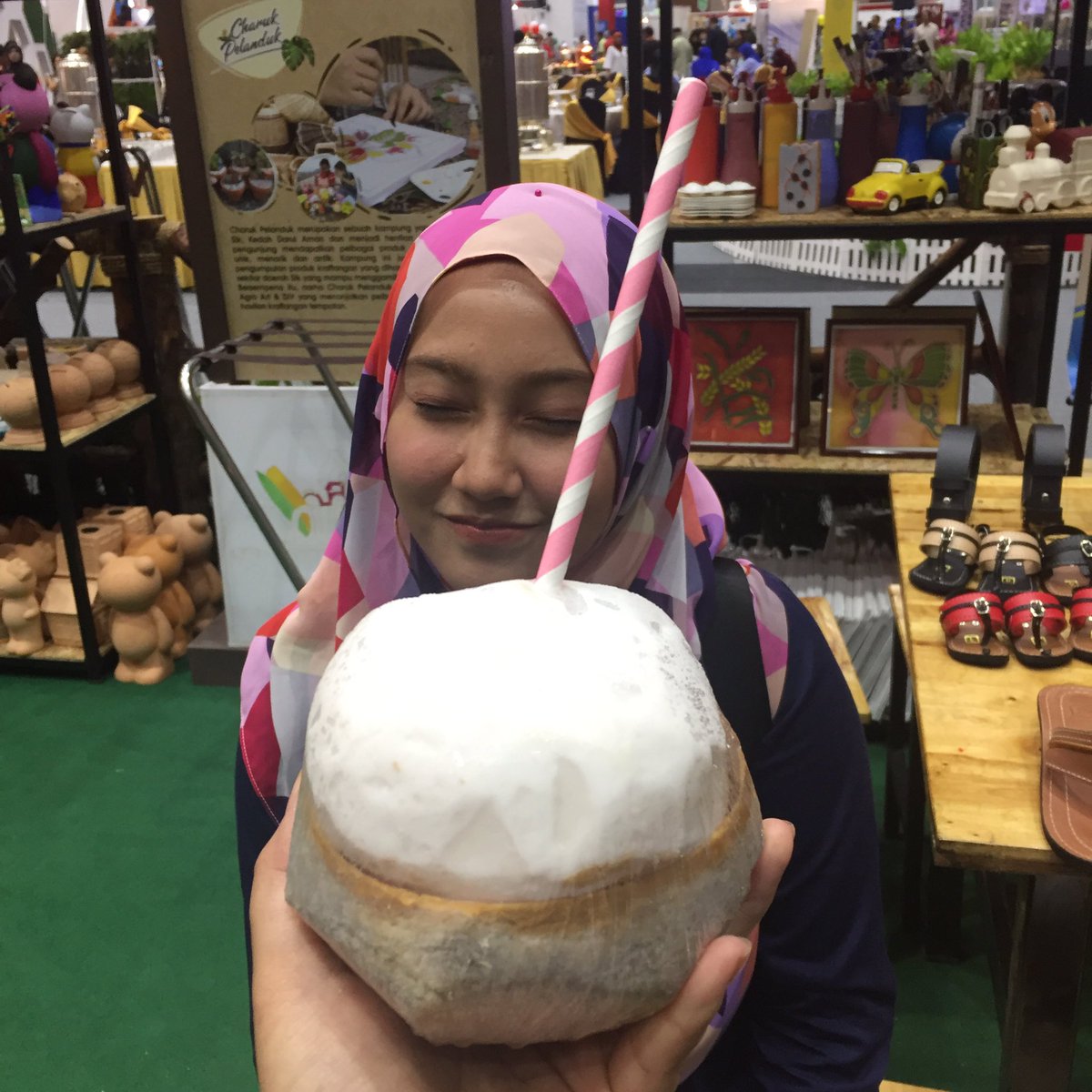 mada_malaysia's tweet photo. Boost up your energy with coconut 

#madamabeles
#OurFoodOurFuture
#MAHA2018 
#AgroPelancongan https://t.co/u4Fh3C6Dwb