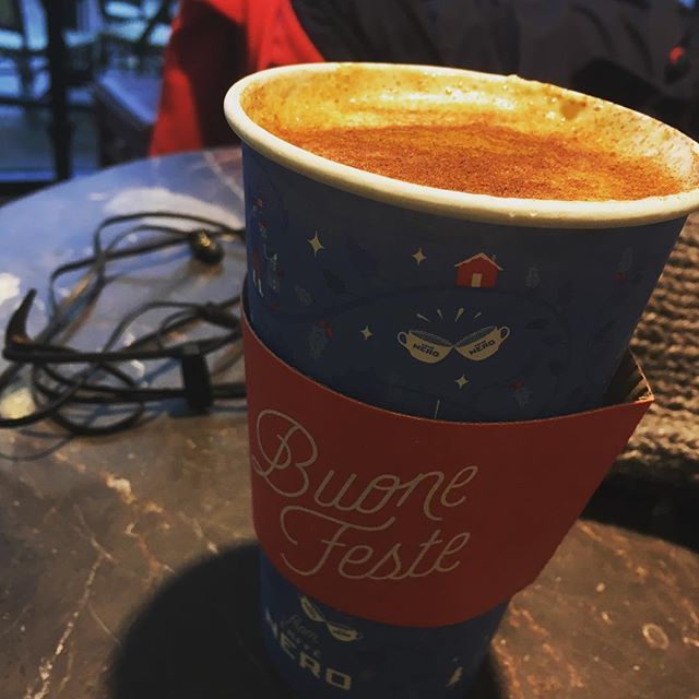 PaoKatalan's tweet photo. It’s beginning to look and smell like Christmas!! #cafenero #chailatte #morning #relax #premeeting https://t.co/xZ2kuJNhup https://t.co/kYhKUwYTzY