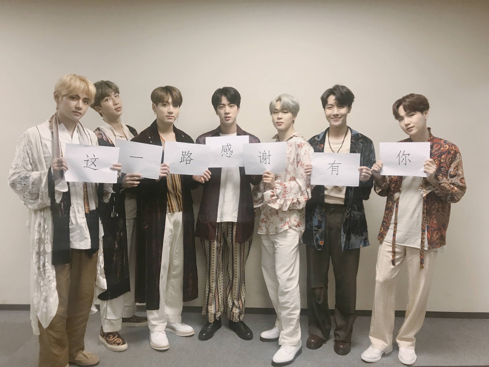 Eli사 Bts Weibo Update 22 11 18 本月的bts 这一路感谢有你 花路有你 感恩在心 Translation This Month S Bts Thankful To Have You On This Road