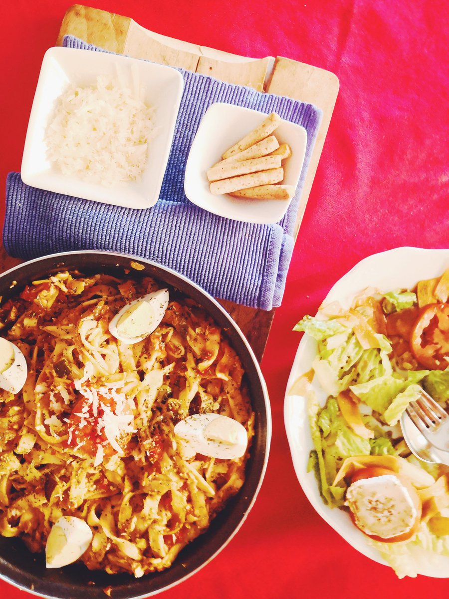 Te proponemos unos tallarines con nuestro tomate frito, pisto y huevo ¿Te apetecen? #ConservasVegaBaja #Tallarines