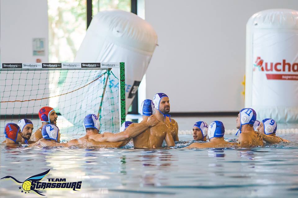 Eurocup - Quarts de finale aller : un petit pas pour Strasbourg
france-waterpolo.fr/actualites/eur…
<a href="/TeamWaterpoloFR/">TeamFrance Waterpolo</a> <a href="/Team_Strasbourg/">Team Strasbourg</a> <a href="/CNMarseille/">CN Marseille</a>  <a href="/FFNatation/">FFN</a> @LENaquatics