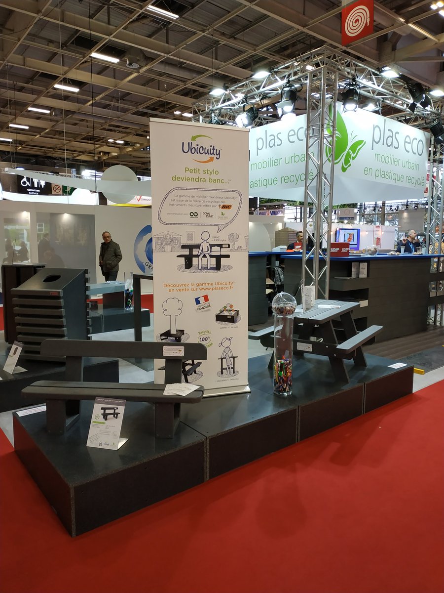 plas_eco's tweet photo. Profitez du dernier jour au salon des maires et des collectivités locales pour découvrir la gamme #Ubicuity en partenariat avec @BICGroup, première gamme de mobilier urbain issu du recyclage des instruments d'écriture
Vous nous trouverez dans le pavillon 4 stand D15 https://t.co/4PWARcW8bW