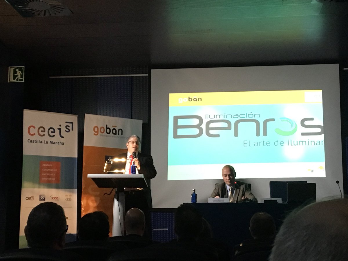 ceeiciudadreal's tweet photo. Empieza la intervención de @benroslighting. Equipo de @ceeiguadalajara para la búsqueda de #inversion https://t.co/5gsKqUKxMY