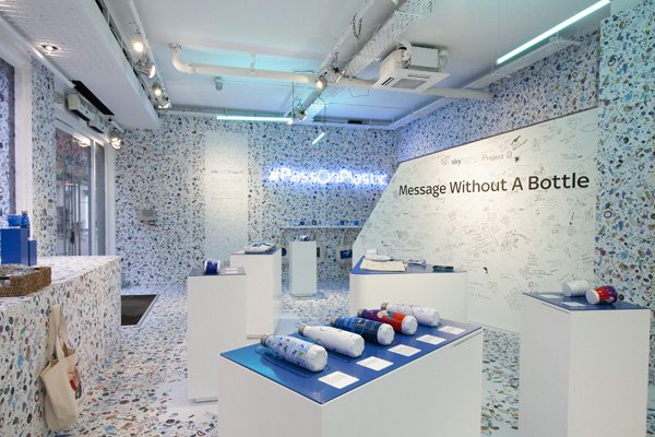 retailfocus's tweet photo. News: Pass on Plastic pop-up opens in @CarnabyLondon https://t.co/roszkSvYwl #passonplastic #popup #retail #retaildesign https://t.co/htxD8Nzflr