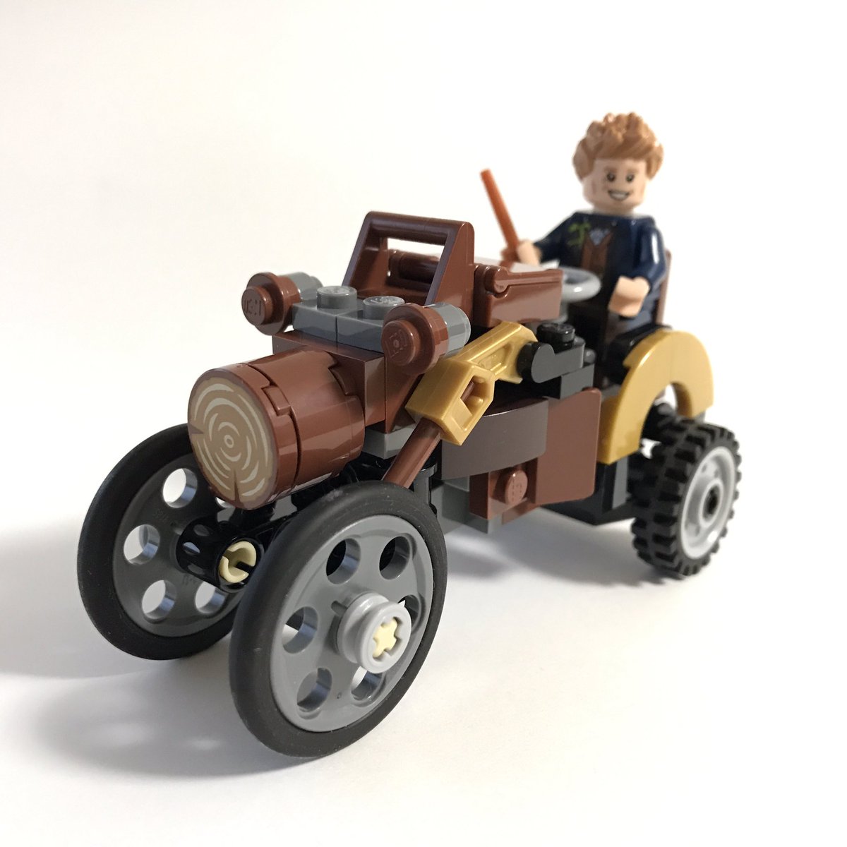 Burihiko בטוויטר 映画公開を記念して ニュートがもし空飛ぶフォード アングリアみたいな車を持っていたら というテーマでレゴの車 を作りました 時代的にはフォード モデルtあたりを意識しつつ スティーブンソンの蒸気機関のモチーフを入れてみました