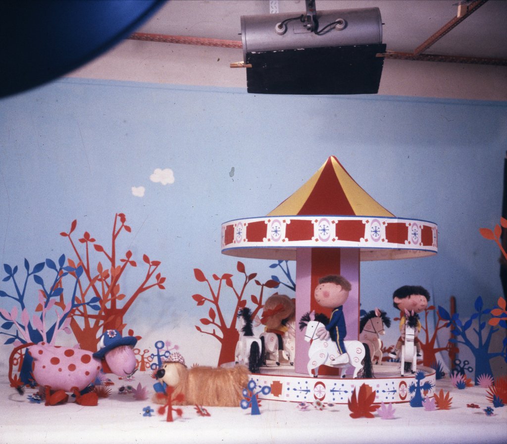 New Ivor Wood blog post! - The Magic Roundabout Behind the Scenes
#ivorwood #themagicroundabout #behindthescenes ivorwood.wordpress.com/2018/11/22/the…