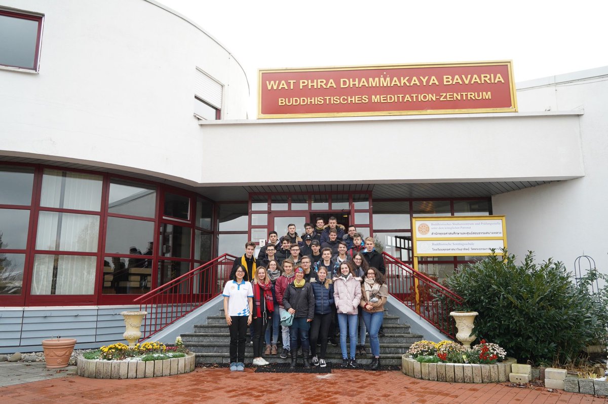 lotus2561's tweet photo. นักเรียนมัธยมศึกษาปีที่ 5 และอาจารย์โรงเรียน Gymnasium Königsbrunn มาเรียนรู้พระพุทธศาสนาที่ #วัดพระธรรมกายบาวาเรีย 
19 พฤศจิกายน 2561 https://t.co/ggarVXzSNI