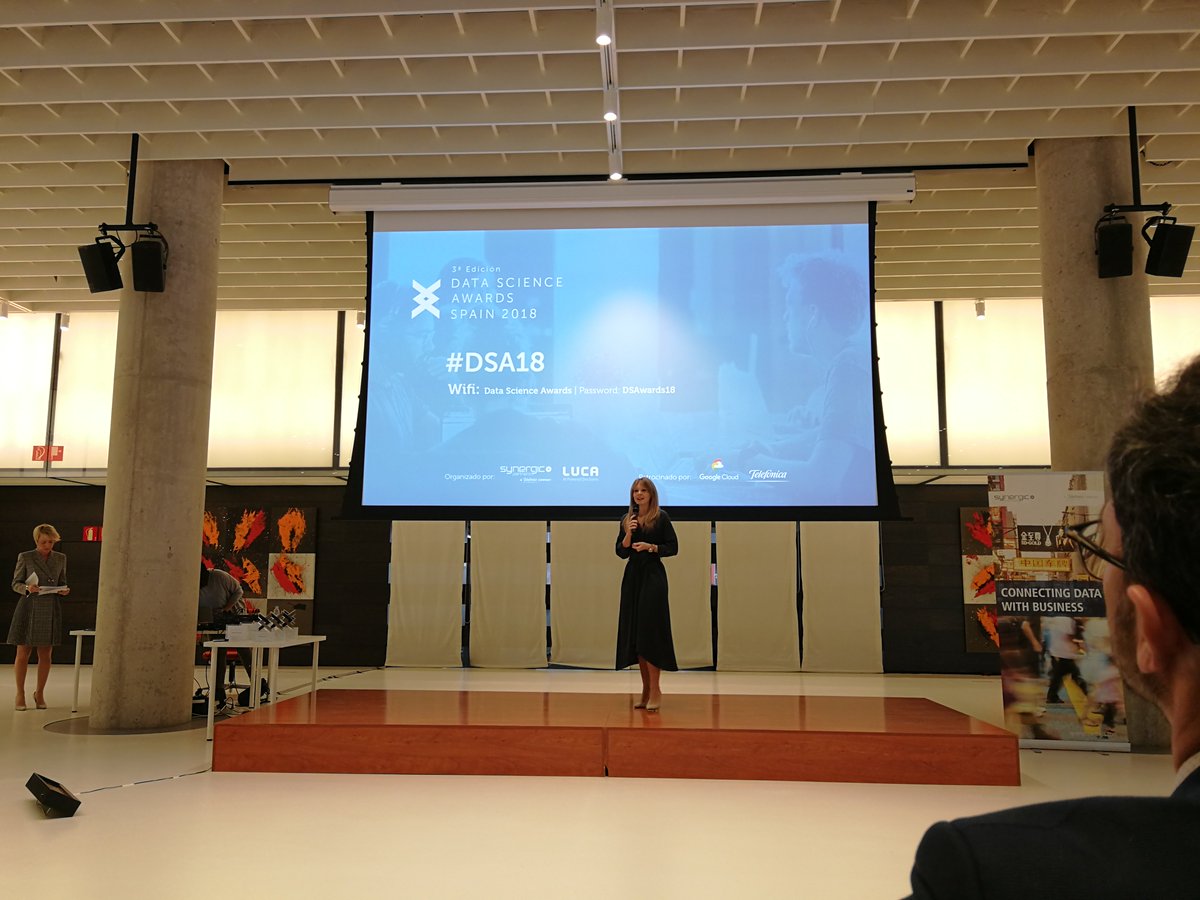 TefTechAIoT's tweet photo. 🏆Comienza la entrega de premios de los #DataScience Awards con la bienvenida de @Merce_Estrada, unos premios que impulsan el talento analítico en España. "Estos premios son una historia construida con datos y gracias a muchas personas." 

Sigue el evento en este hilo 👇🏼 | #DSA18 https://t.co/qLE4Hr5H66