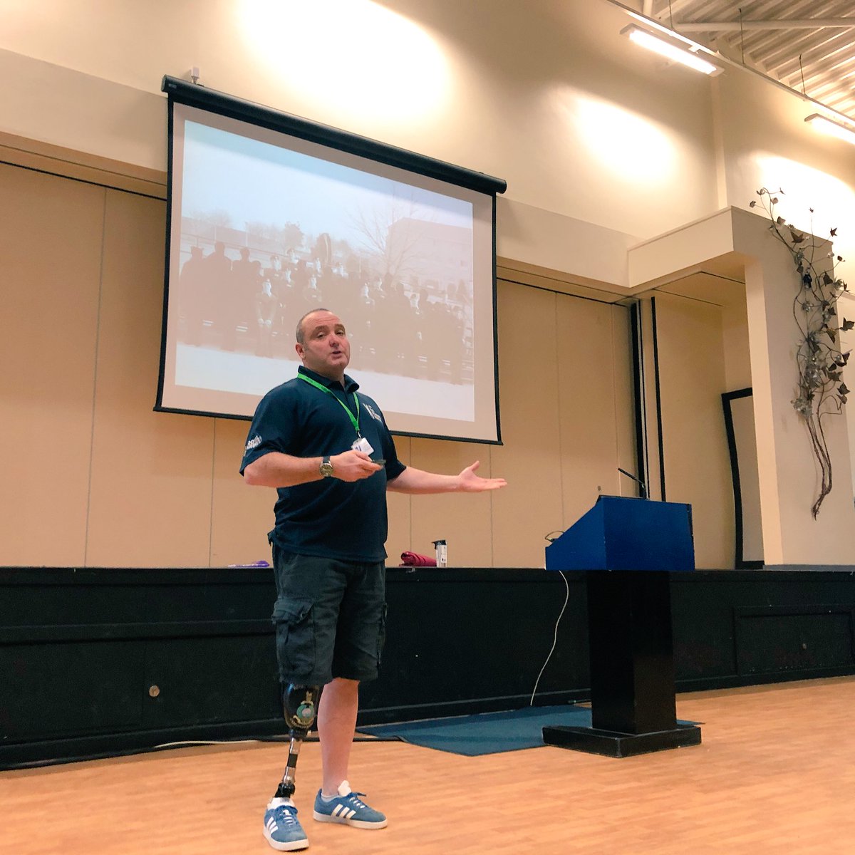 MrDBeesley's tweet photo. It was an absolute honour and a pleasure to invite @_leejspencer in to speak with our Yr 11s about how life can challenge you &amp; the importance of resilience. Failure will happen, it’s how you respond to it which determines the level of your character! #DreamBIG 🚣🏼‍♂️🏆@gordanosch https://t.co/6O24IhgBFp