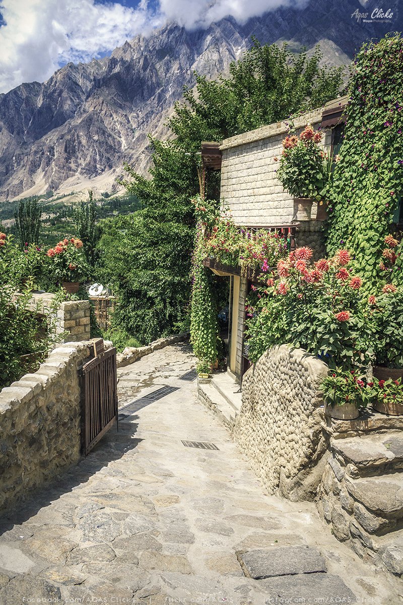 Pakistan360's tweet photo. Nature always wears the colors of the spirit. - #Hunza #GilgitBaltistan #explorepakistan #pakistan360 #travelpakistan Click by @AQAS_Clicks https://t.co/CeyZ5iAHHM