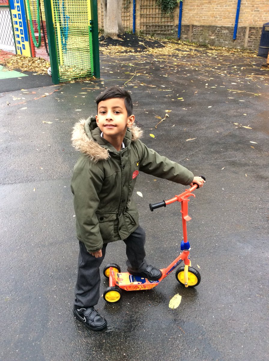 MayflowerSch's tweet photo. Be Bright Be Seen Car Free Day. Well done to all the children and families who walked, scooted and cycled to school and dressed brightly. #nationalroadsafetyweek #sustran #pe https://t.co/ujGMXfX9fA