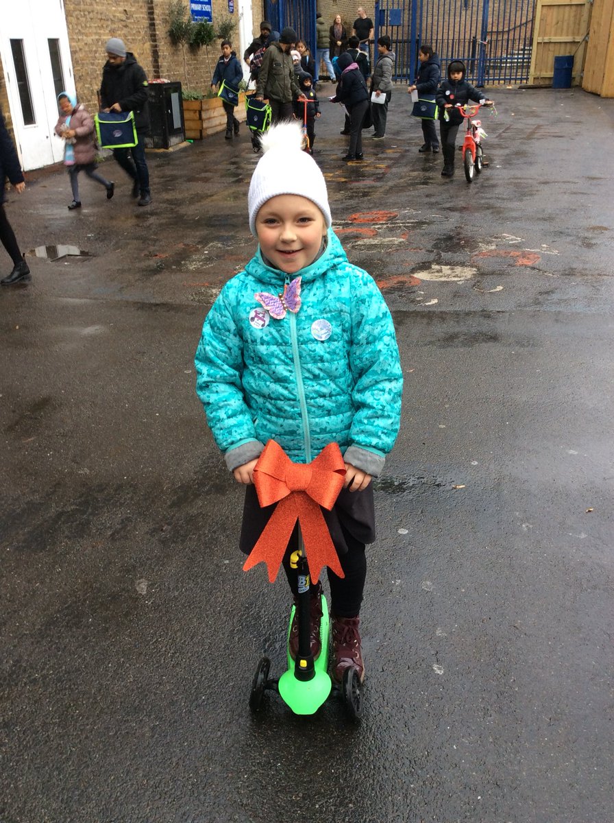MayflowerSch's tweet photo. Be Bright Be Seen Car Free Day. Well done to all the children and families who walked, scooted and cycled to school and dressed brightly. #nationalroadsafetyweek #sustran #pe https://t.co/Pg52zUusUc