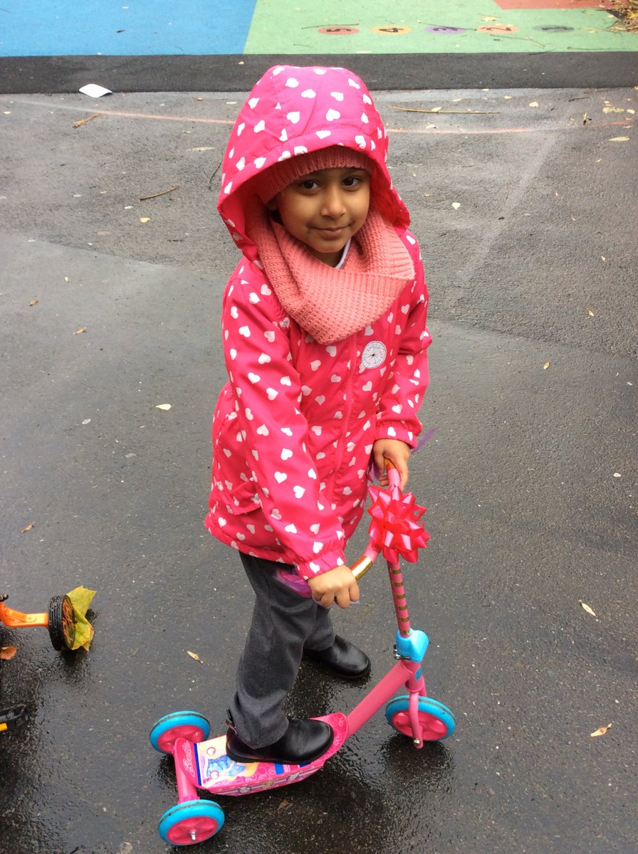 MayflowerSch's tweet photo. Be Bright Be Seen Car Free Day. Well done to all the children and families who walked, scooted and cycled to school and dressed brightly. #nationalroadsafetyweek #sustran #pe https://t.co/4hNIfUPXto