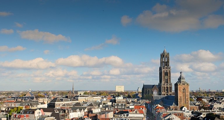 Hoe komen Utrechters dicht bij huis aan betrouwbare informatie over voorzieningen &amp; activiteiten? Daarover gaat de bijeenkomst ‘Utrecht Informeert’ op 3 dec. Professionals en bewoners zijn welkom om mee te denken over wijkgerichteinformatievoorziening. bit.ly/UtrechtInforme…