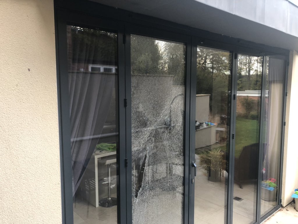 oneabbeylane's tweet image. Our @IDSystems_UK exploded and they don’t seem to think it’s a problem! Shouldn’t be surprised, they installed other panels back to front, an issue first raised with them at @GDLive_UK show 3 yrs ago &amp;amp; still not resolved. #idsystems #glassdoors #faulty #customerservicefail #cold