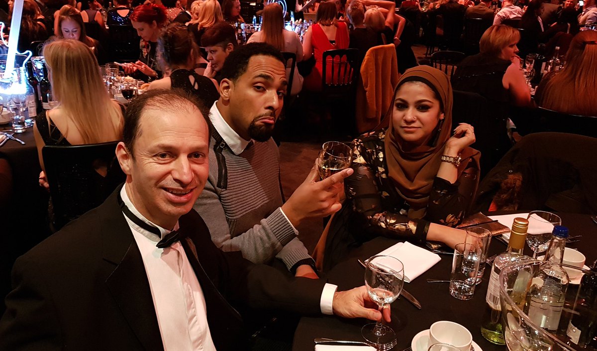 DRoMeOG's tweet photo. Because we fancy like that 💁🏽‍♂️ #Entertainment and a #3CourseMeal provided by the company 🙃 #Part4/4 #Hollandandbarrett #Conference2018 #nowhandb #posh #CleanUpWell #Secret #Soldiers #Invasion #Area65 https://t.co/30Rv35Sd1l