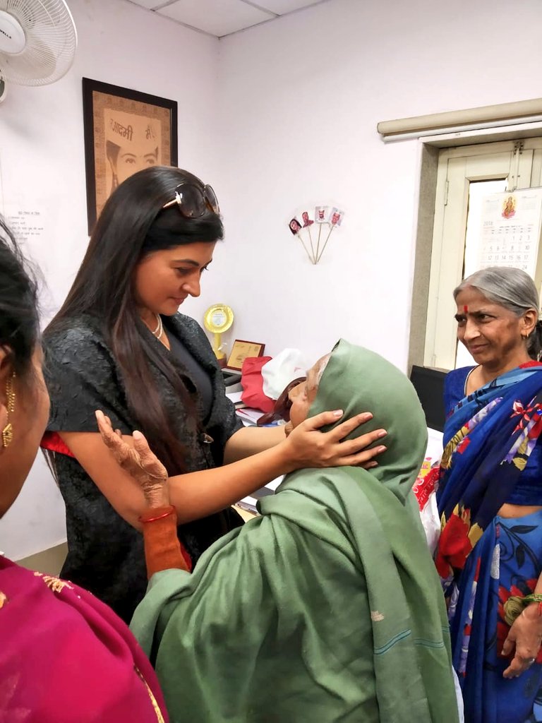 Nazimkhanrk's tweet photo. जनता की आँखों के नूर यू ही नही बन जाते @LambaAlka
जब प्रतिनिधि जनता का ख्याल रखता है तो जनता भी अपने आर्शीवाद से शिखर पर पहुँचा देती है। https://t.co/GhR4CT90ZR