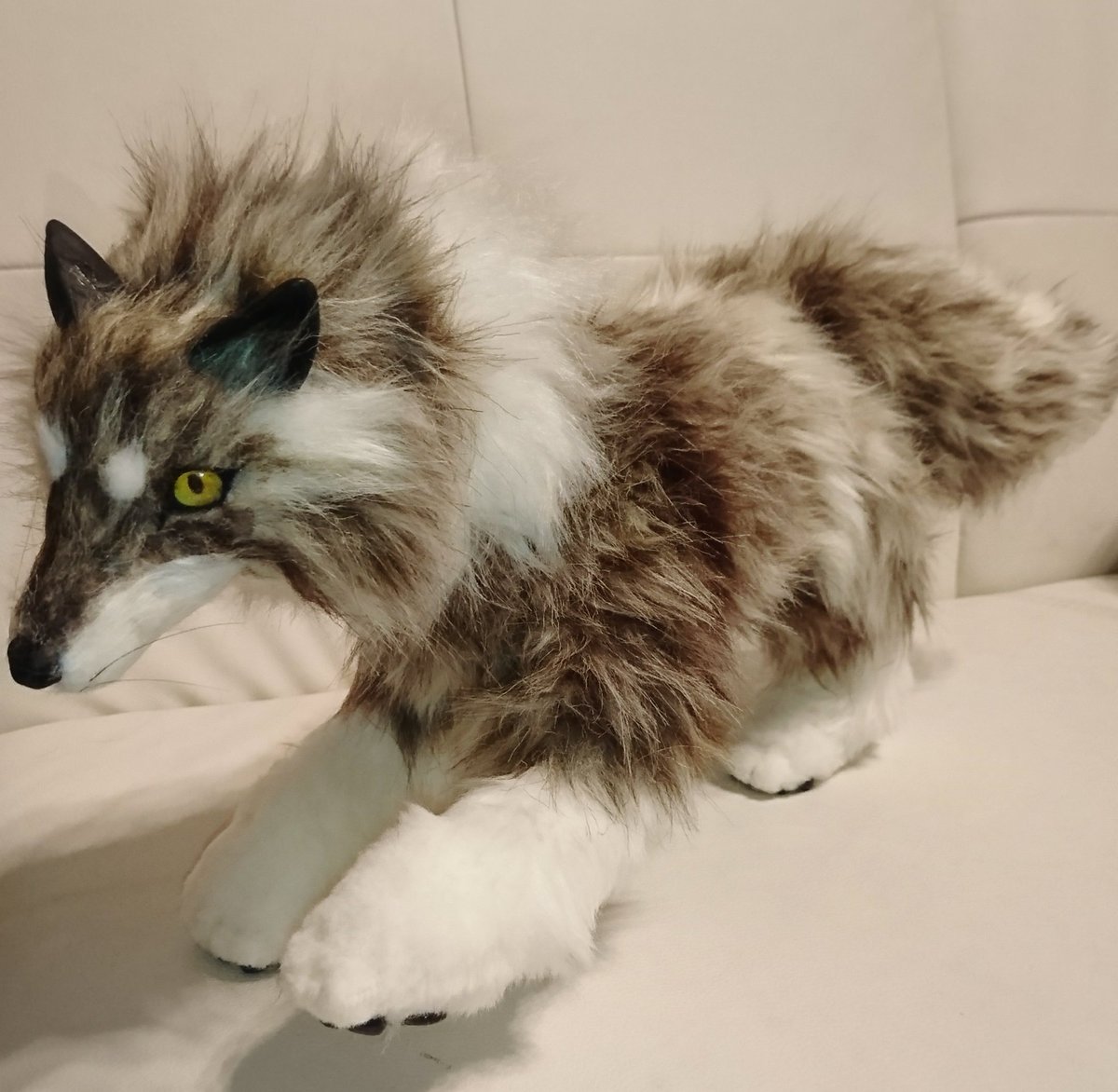 Shiro No Twitter 自分のフェチを詰め込んだオオカミぬいぐるみ完成 もにもにの大きな手 爪をつけようか悩んだけどぬいぐるみ感を出したかったのでこのままでいくことにしました オオカミ ぬいぐるみ