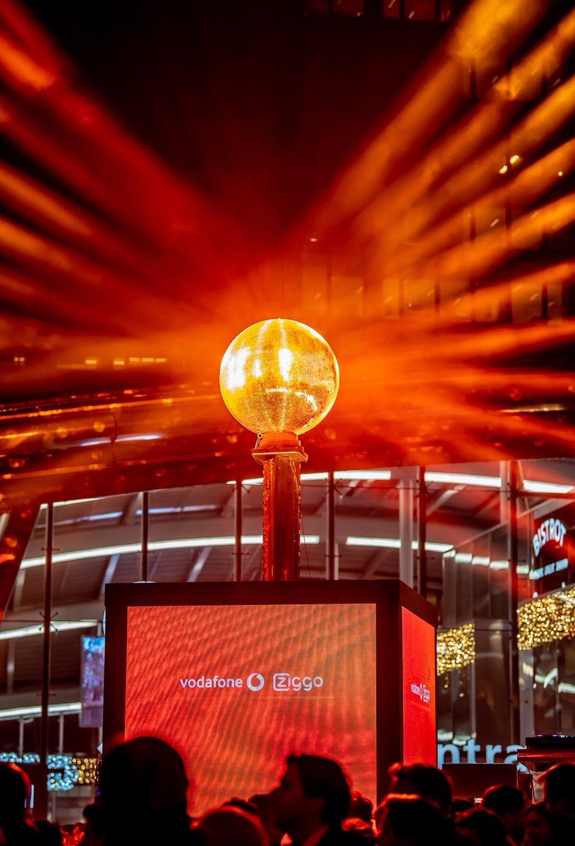 Thank you @hadimassa_agency! A big honor to photograph the light art show #Connections in Utrecht last night with <a href="/feddelegrand/">Fedde Le Grand</a> for #VodafoneZiggo 📷🙏🏻 #Utrecht #lightart #neoc #eventphotography