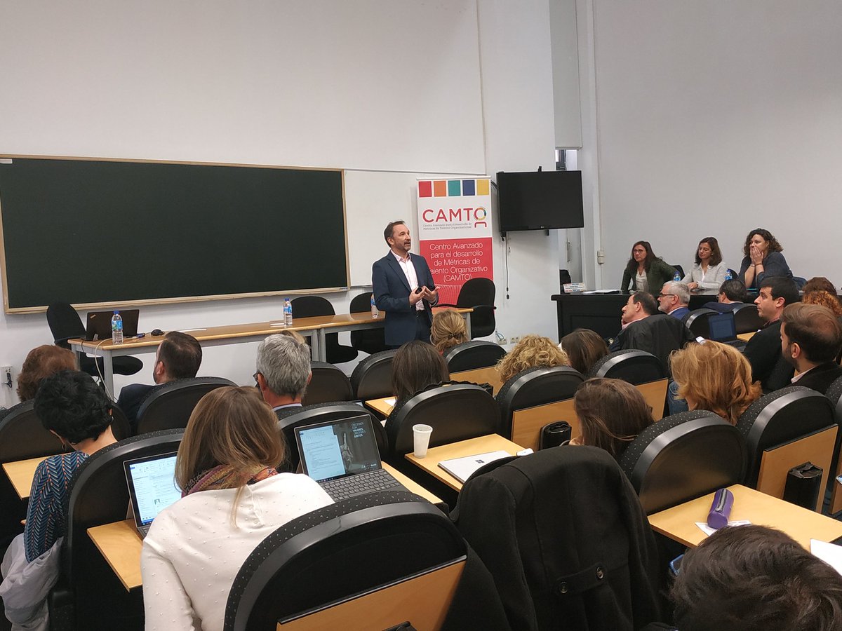 IIConocimiento's tweet photo. La obtención de información en tiempo real es esencial para las métricas del #talento
El #BigData permite hacer pronósticos o diagnósticos tempranos, también en #RRHH @davidaguado4 #CAMTO18 https://t.co/bgDZFwWaoB
