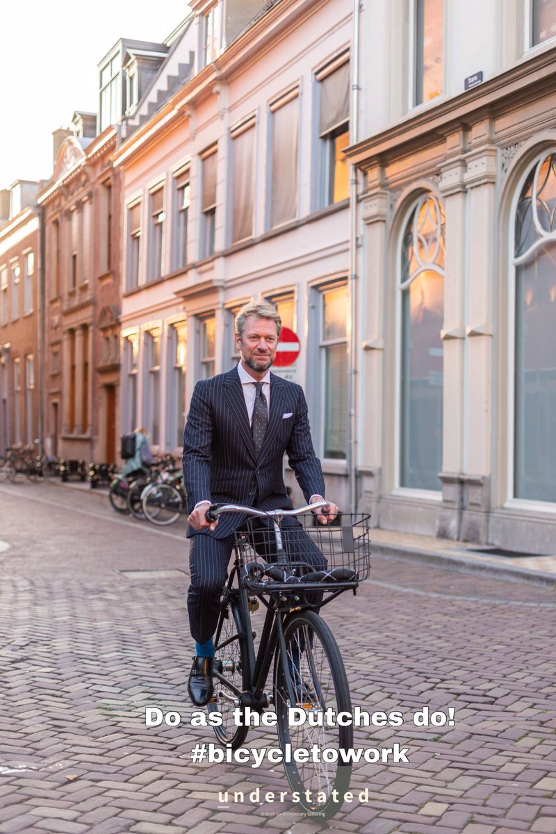 AlainDitdat's tweet photo. When paparazzi snap📸 you when your stylishly giong to work in your #theunderstated Super 120, 370 gr., Chalkstriped suit that can stand the bicycling frictions. Share your Dutchie #goingtowork pic with #theunderstated and #doitlikethedutchdo https://t.co/UUhL60OciJ