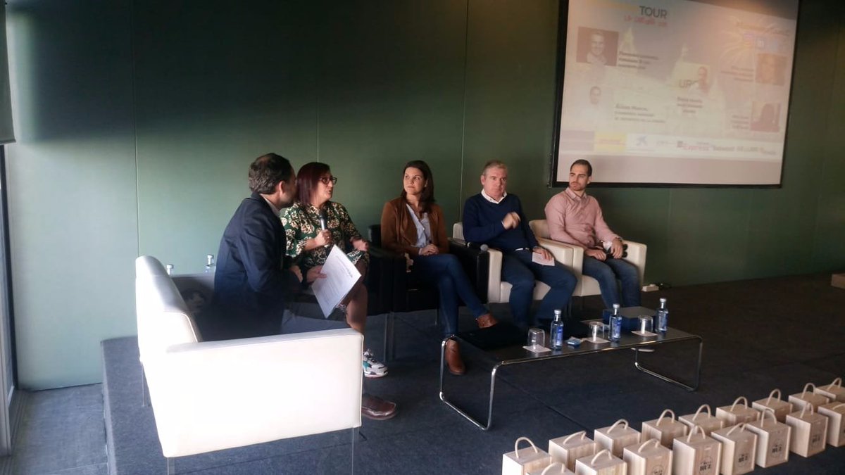 Ecommerce_es's tweet photo. Interesantísima Mesa Redonda moderada por Roger Roldós, Sales Manager de @SEQURA_es y en la que participan #eCommerce locales como @RCDeportivo de la Coruña, @mariskito, AyB SHOP o @dromosport ¡De Galicia al Mundo con un solo clic! 😍   #EcommerceTourLC https://t.co/4SWj6XfHKg