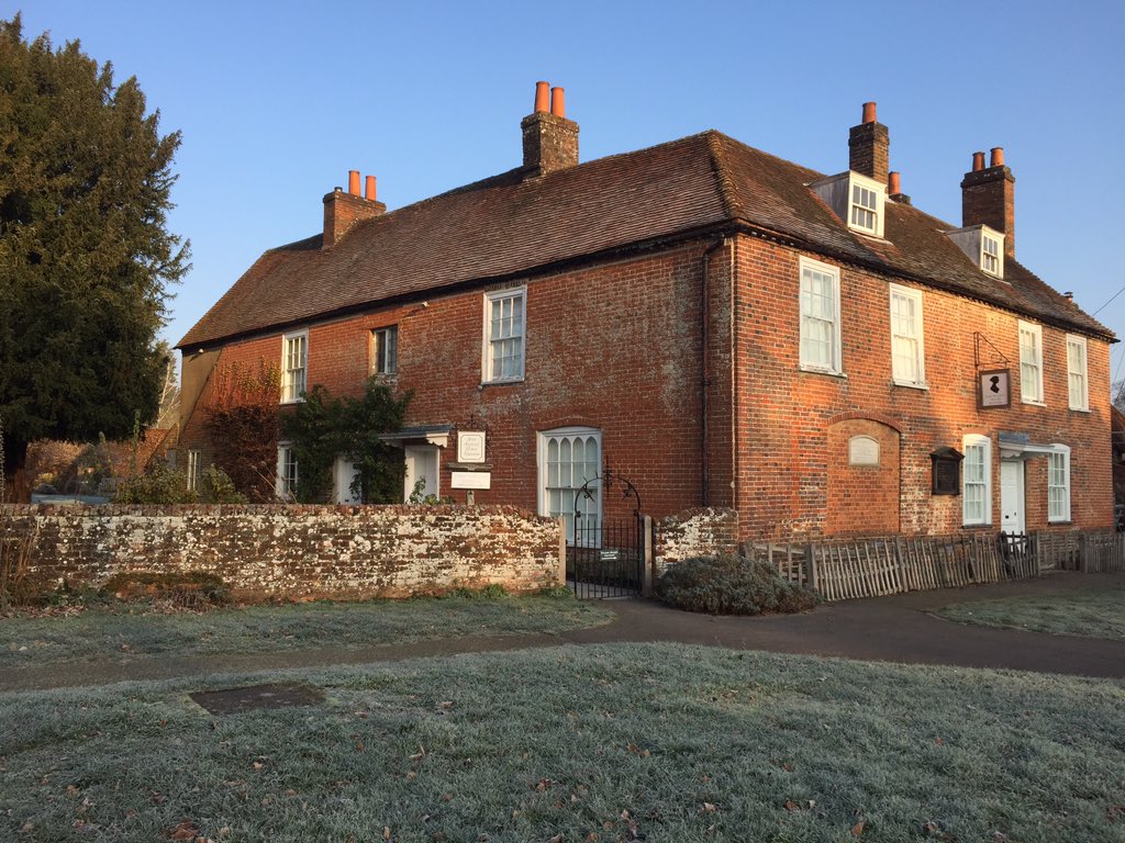 Frosty November mornings in Chawton. ❄️
#JaneAusten #JaneAustensHouse #Hampshire
