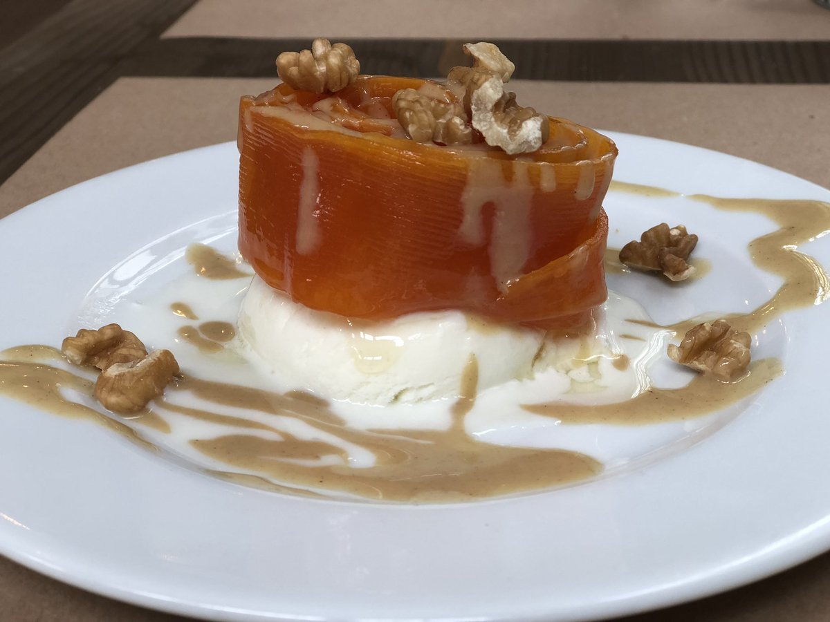 Dondurmalı, tahinli ve bol cevizli çıtır kabak tatlımız... #sevincelokantasıvemeyhanesi 
#Perşembe