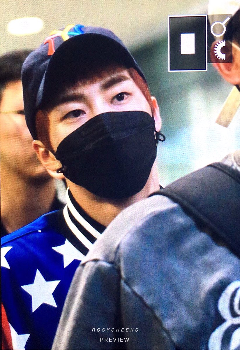RosyCheeks326's tweet photo. 181122 
#시우민  인공입국 
🌟🌟🌟🌟🌟 https://t.co/2HwBltarbI