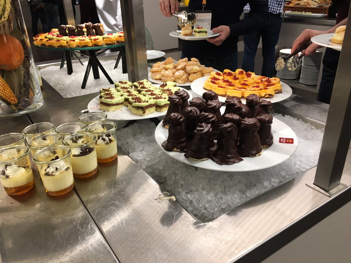 julielerman's tweet photo. More from the land of pastry: #UpdateConference https://t.co/9rcb2BoOt6