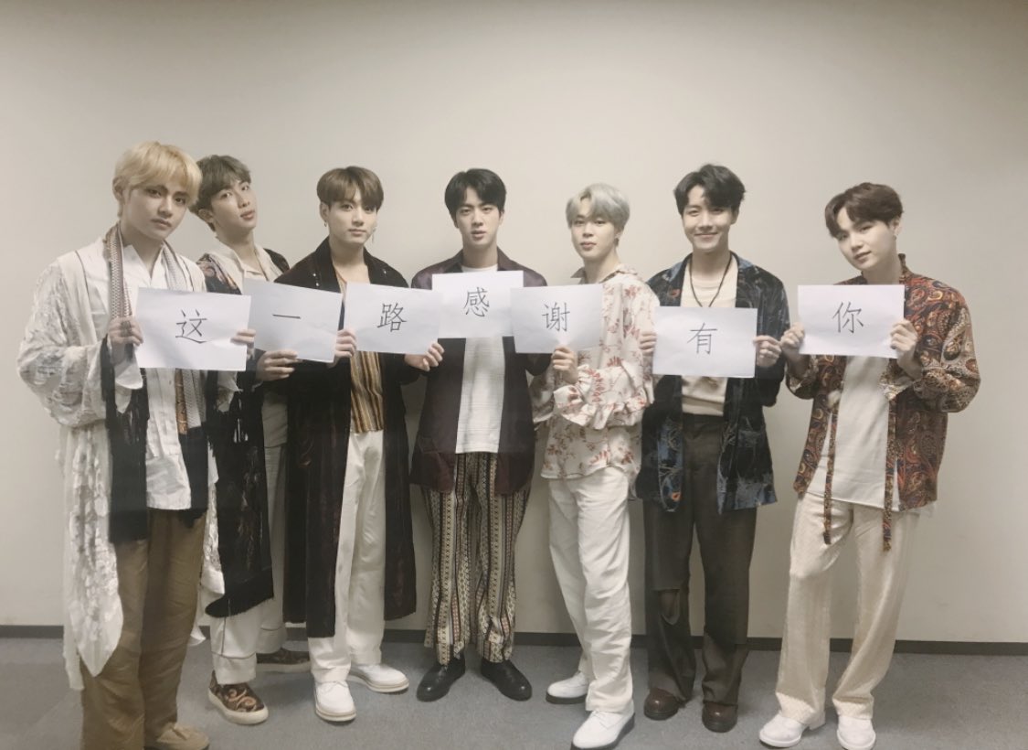[BTS_Official/Weibo] [#本月的BTS] 这一路感谢有你
#花路有你 💐 #感恩在心 ❤ #BTS <a href="/BTS_twt/">방탄소년단</a>