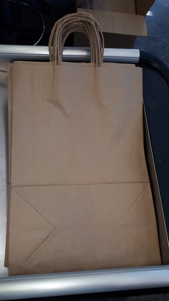 recyclepointsbh's tweet image. #LetsBreakUpWithPlastic #AlosraSupermarket
18-24 November 2018 they are going plastic free this week and aim to continue this on monthly basis ! Great so happy to support this save 95000 bags this week 2017 they gave away &amp;lt;5 million single use bags free paper bags this week!