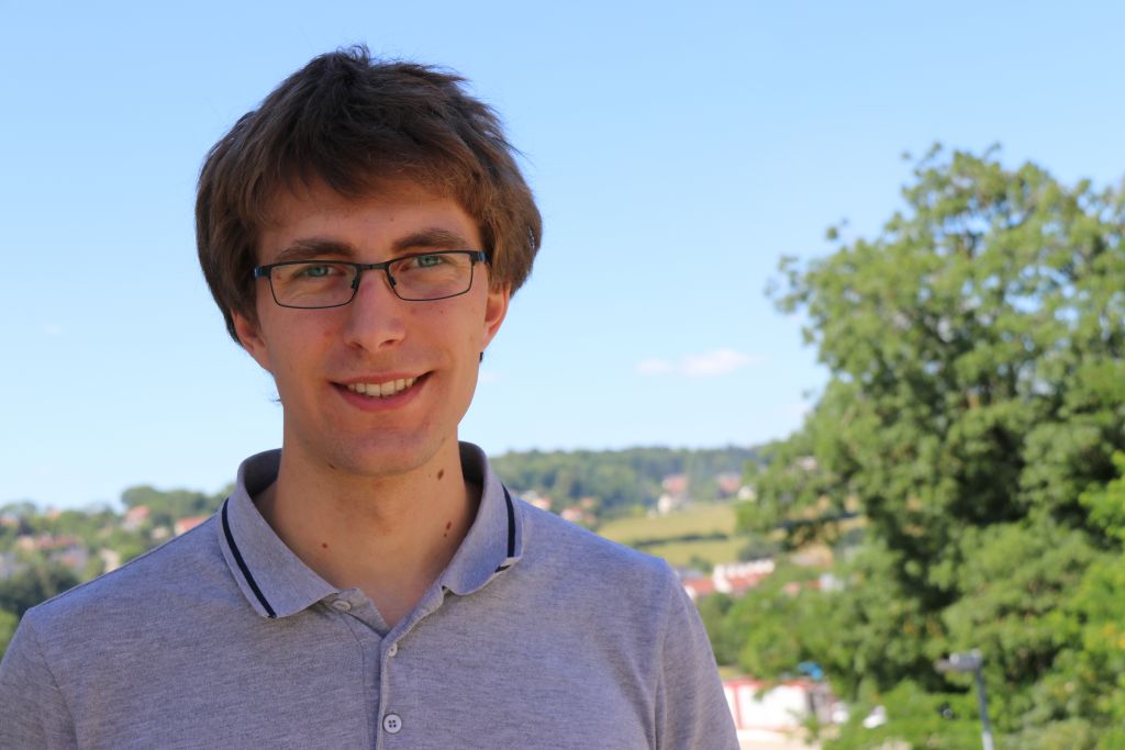 Gauthier_Femto's tweet photo. Vladimir Gauthier, doctorant entrepreneur à @univ_BFC #FEMTOST, finaliste du concours de chercheurs entrepreneurs @CE_CHALLENGES . Présentation de son projet d’entreprise CellSelect : des trieurs ultra-sélectifs pour les thérapies anti-candéreuses. #CEC2018. Go on @Univ_BFC https://t.co/WaMTnoEj9v