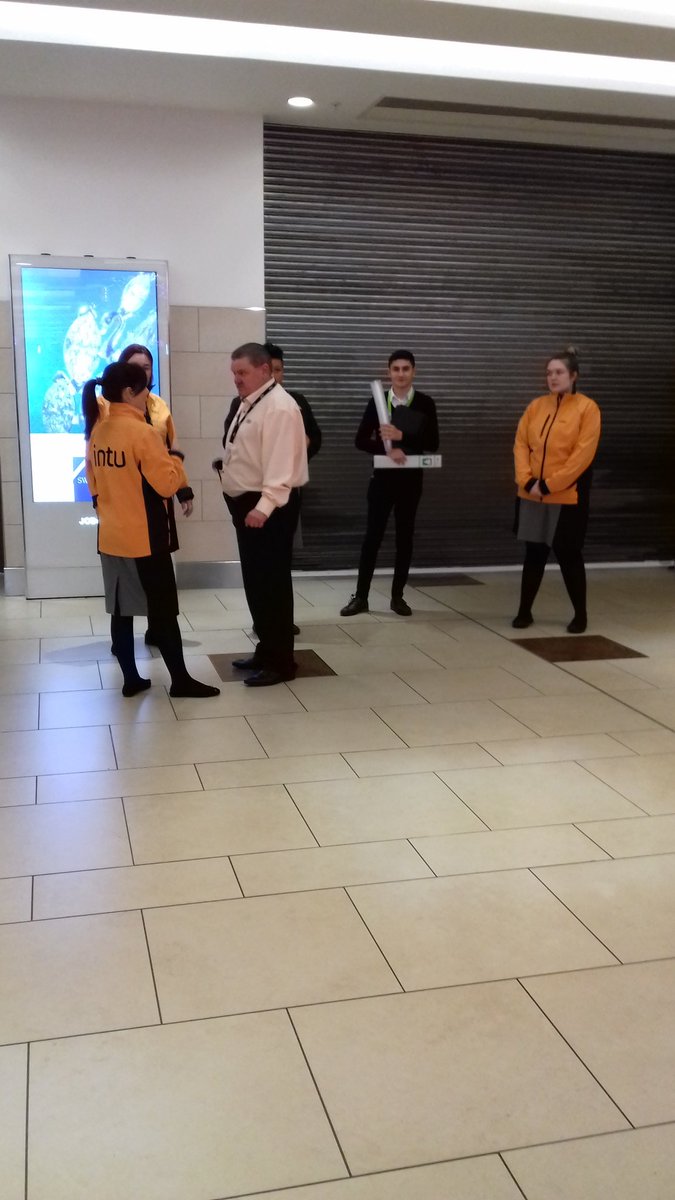 Keef_B_1's tweet photo. My way to work is blocked. Didn't want to go there anyway hahaha. #work #intu #evacuation #shopping  #extrabreak #retailproblems https://t.co/cTTtz93fze