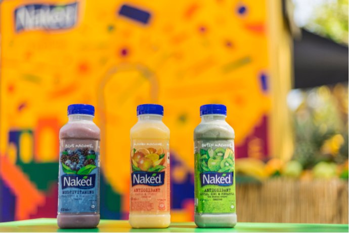Fuetmagazine's tweet photo. ¿Has probado ya los #NakedJuice? Elige entre el Green Machine con manzana, kiwi y espinacas; El Mango Machine con mango y naranja o el Blue Machine con arándanos y moras. #PowerFullSmoothie 🍇🍓🍏https://t.co/b5HGgWSKRQ https://t.co/pzdX9cpjDE