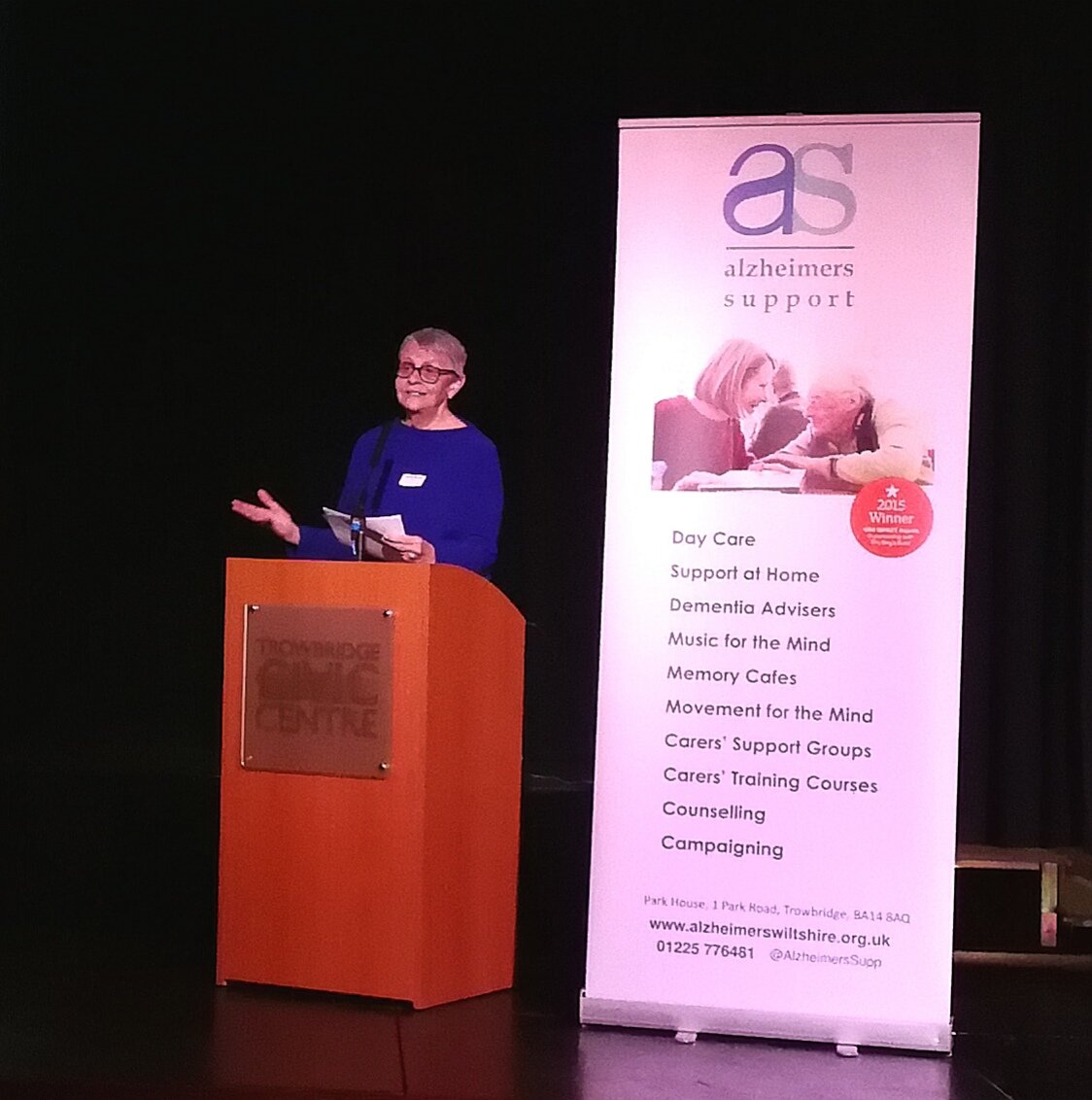 BeyondDementia_'s tweet photo. .@WendyPMitchell "I never dwell on what I've lost, I embrace the new me and my life now." 

A fascinating, informative and amusing speech from Wendy at #SWDemCare https://t.co/Yg9GEWeINB