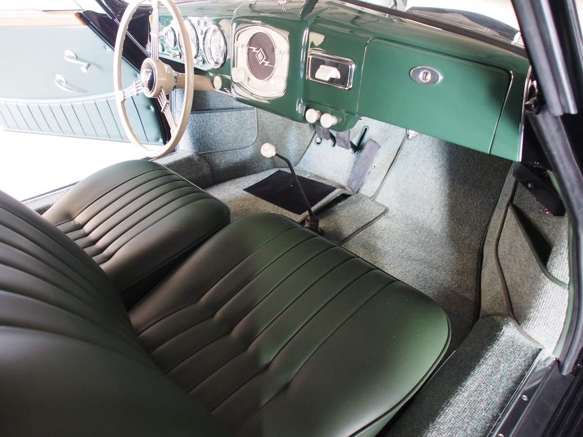 jmerchante1's tweet photo. Cloudy and cold but much better with #1950Porsche356 #Porsche356 #Porsche #BlackandGreen356 #winterporsche https://t.co/bvcDajvbEv