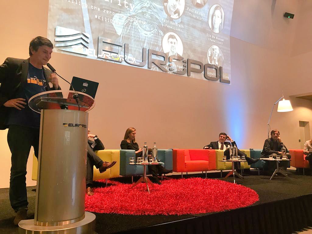 Europol's tweet image. Data as the “new oil”? Highlighting risks and opportunities of data usage in the private and in the public sector. #kill0sum