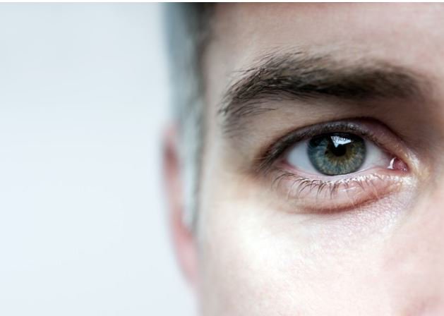 DigHealthAca's tweet photo. Un cerotto #hitech in grado di rilasciare i farmaci nell'occhio senza dolore: è l'idea #innovativa dell' Università di Singapore per curare malattie come maculopatia e glaucoma 👇
https://t.co/q8ghdz2ebX Via @AnsaSalute #digitalhealth https://t.co/U2h7nbw5Rh