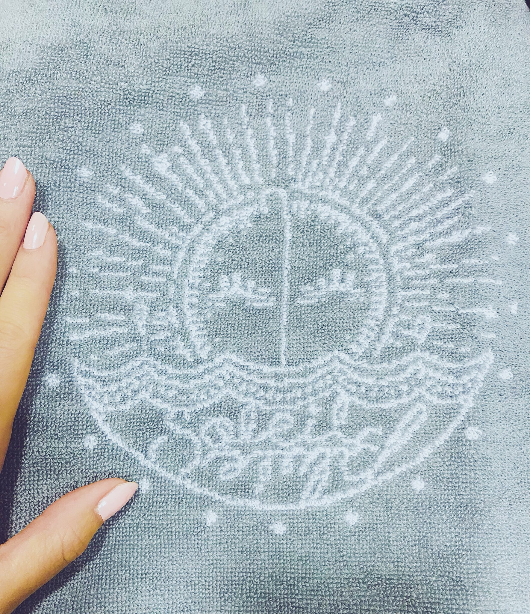 Aimer Staff Aimer Hall Tour 18 19 Soleil Et Pluie 明日から再開します どきどきしてるけど でもきっといい夜になる予感がしています 歌える幸せをたくさんたくさん感じて表現したいな よろしくお願いします T Co Afszefatnf