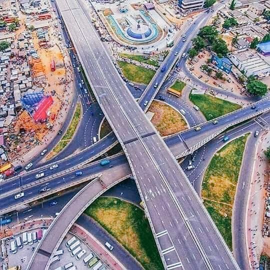 KrissToumi's tweet image. Accra, l'échangeur Kwame Nkrumah, retweet si tu connais cet endroit 🇬🇭
Moi j'y étais le jour de l'inauguration, c'est le plus beau échangeur de l'Afrique subsaharienne. #Indiscutable!