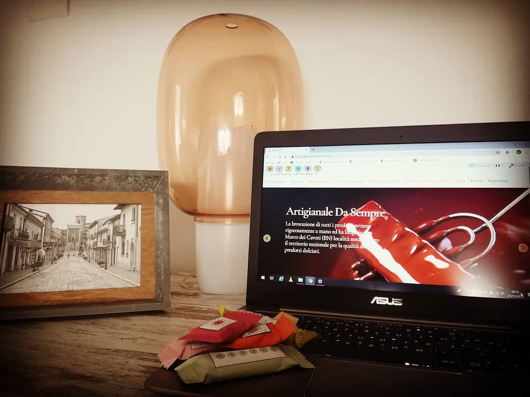 AutoreChocolate's tweet photo. L'attesa è finita...siamo entusiasti di annunciarvi una grossa novità che ci vede protagonisti: da oggi è online la nostra nuova pagina web, completamente rinnovata! 
Che aspettate, cliccate subito su https://t.co/alybHF2omq !!! https://t.co/Iw31NT7EY8