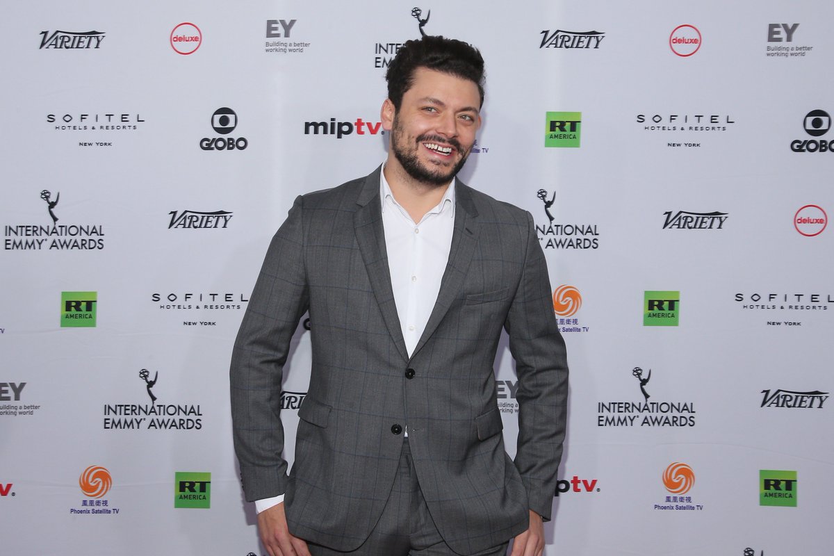 kevadamsss's tweet photo. Merci 🙏 Thanks @iemmys 😋 J’ai réalisé un rêve de gosse hier en remettant un prix aux International Emmy Awards qui récompense les séries et programmes télé du monde entier 🌍 Merci pour cette chance 😇 #JeFaisGenreJaiGagné #AlorsQuenVraiJaiRienGagnéDuTout 🤷🏻‍♂️ #MaisJaiTropKiffé https://t.co/2UDzcFwfST